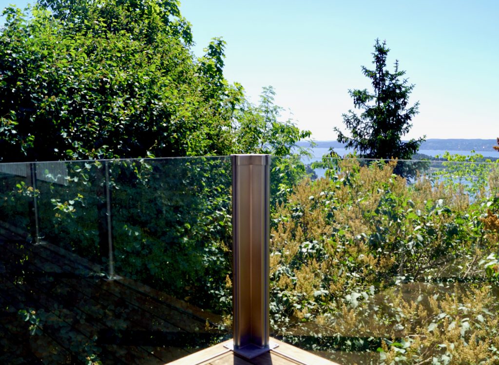 Glassrekkverk i design sonate Zero - hjørne Oslo DSC04475